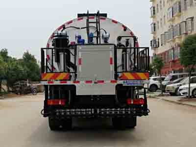 東風(fēng)天錦小三軸14噸瀝青灑布車（智能型）程力威牌CLW5250GLQD6型瀝青灑布車